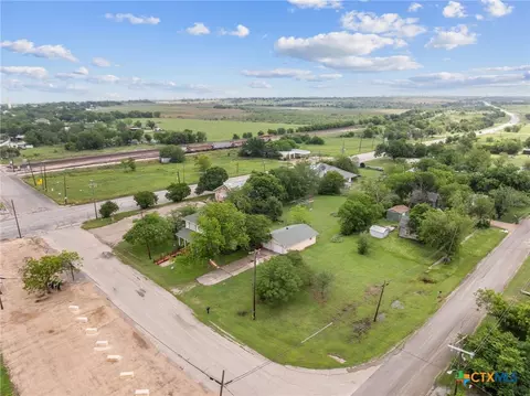 9 S Milam St, Rogers, TX 76569