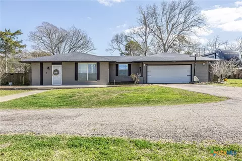 743 Royal Rd, Port Lavaca, TX 77979
