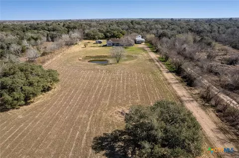 303 Garcitas Grv, Inez, TX 77968