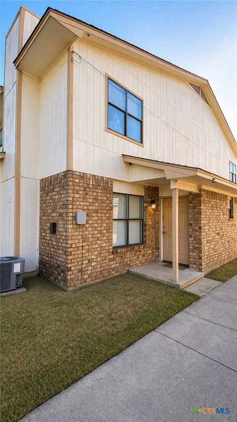 1813 Cedarhill Units A-d Dr, Killeen, TX 76543
