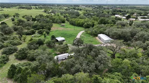 838 E Oak St, Goliad, TX 77963