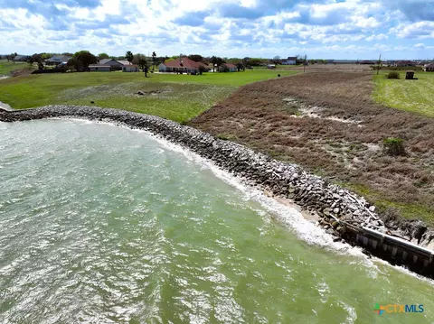 39 N Bay Shore Dr, Port Lavaca, TX 77979