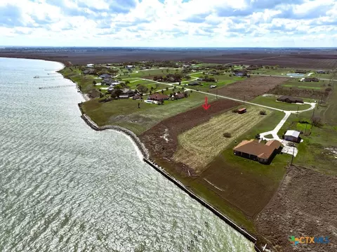 39 N Bay Shore Dr, Port Lavaca, TX 77979