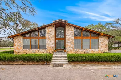 101 Hunters Glen Dr, San Marcos, TX 78666
