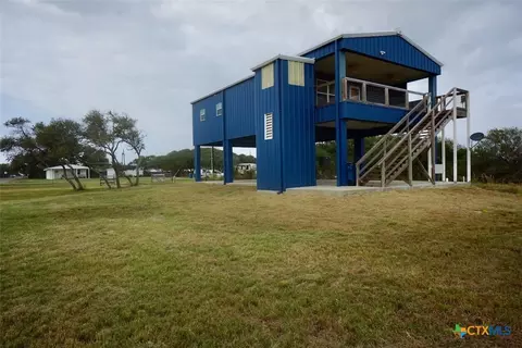 811 W Main St, Port O'connor, TX 77982
