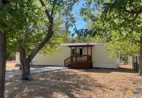 309 Cottonwood Ave, Luling, TX 78648