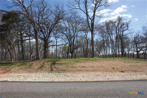 132 Highland Dr, Cameron, TX 76520