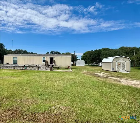 1535 Bayview Dr, Palacios, TX 77465