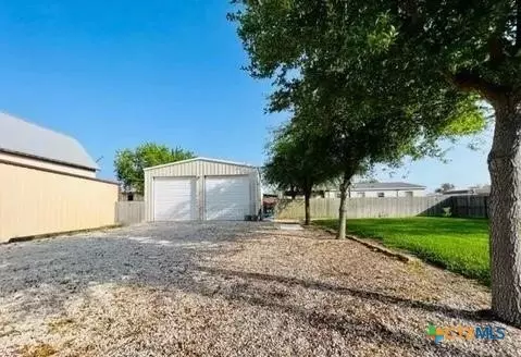 310 N 10th St, Port O'connor, TX 77982