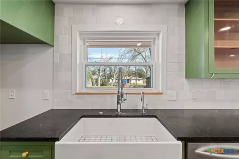 Kitchen - 201 Apache Dr, Temple, TX 76504 photo 6 of 7
