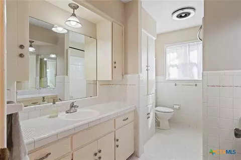 Bath - 201 Apache Dr, Temple, TX 76504 photo 1 of 2