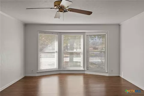 Living - 201 Apache Dr, Temple, TX 76504 photo 3 of 6