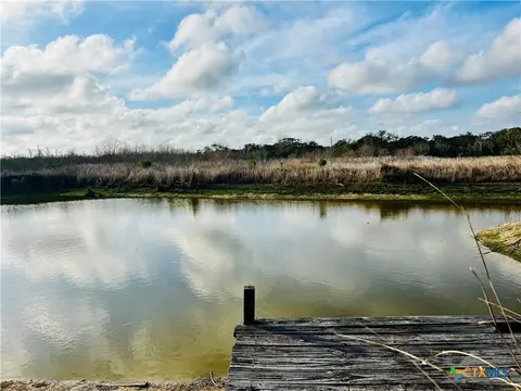 607 Quail Meadow Rd, Seadrift, TX 77983