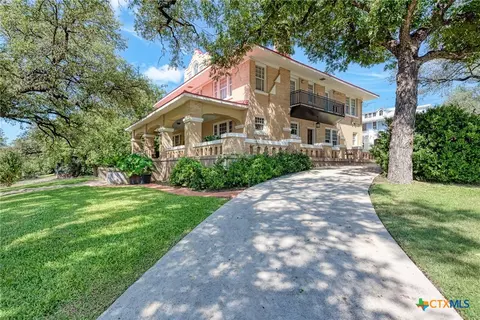 401 W 4th St, Lampasas, TX 76550