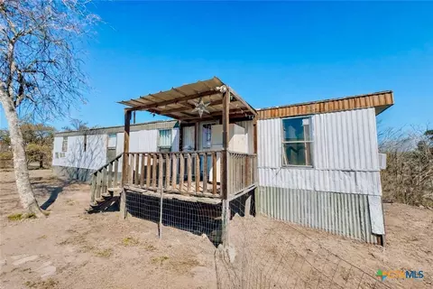 822 E Fannin St, Goliad, TX 77963