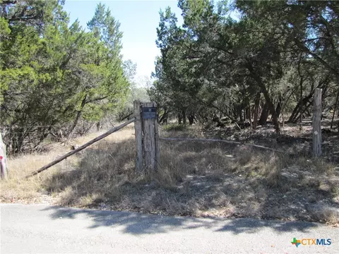 678 Cannan Rd, Canyon Lake, TX 78133