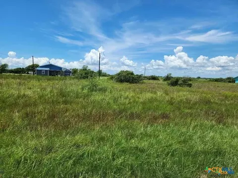 78 Redfish Ln, Palacios, TX 77465