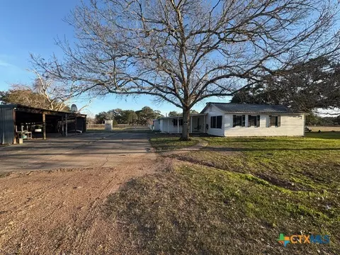 351 Stone Oak Dr, Inez, TX 77968