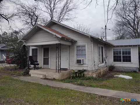 104 Eastwood St, San Marcos, TX 78666