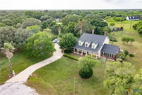 403 Oakside Dr, Victoria, TX 77905