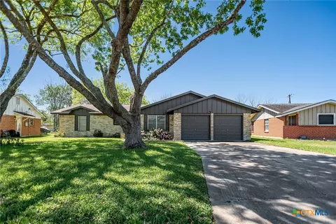 525 Travis St, Port Lavaca, TX 77979