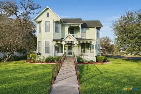 408 E Prairie St, Cuero, TX 77954