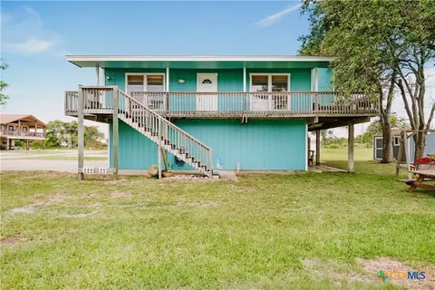88 Bay St, Port O'connor, TX 77982