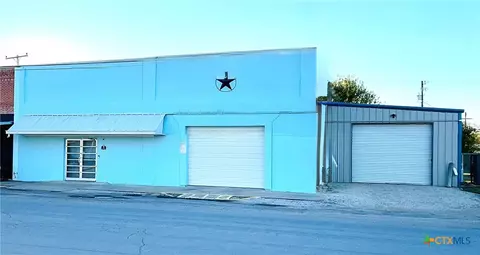 316 S Main St, Seadrift, TX 77983