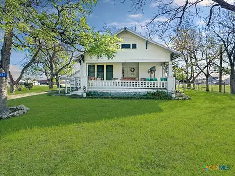 111 S Mill St, Flatonia, TX 78941
