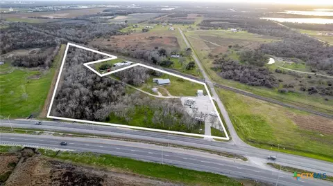 52 N Old Bloomington Rd, Victoria, TX 77905