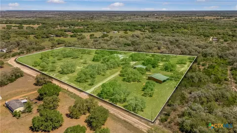 242 Wheeler Ln, Goliad, TX 77963