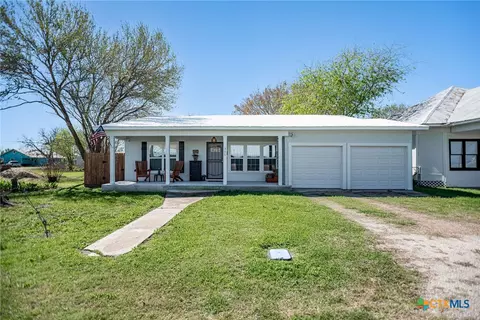 305 W Dallas Ave, Seadrift, TX 77983