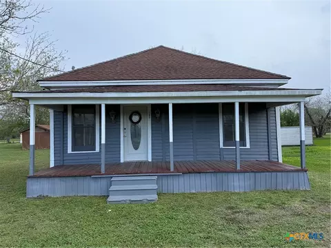 308 N Pumphrey St, Edna, TX 77957