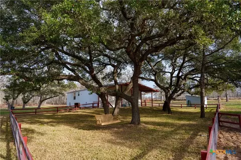 104 Longhorn Rd, Stockdale, TX 78160