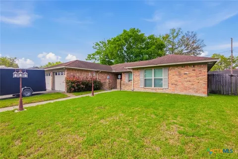 205 Westchester Dr, Victoria, TX 77904