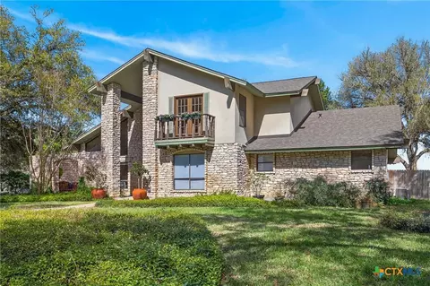 201 S Contour Dr, Gonzales, TX 78629