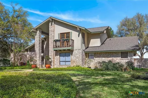 201 S Contour Dr, Gonzales, TX 78629