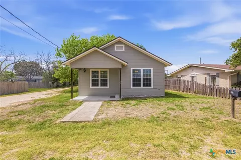 1406 N Clinton St, Cuero, TX 77954