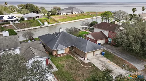 123 E Harbor Dr, Port Lavaca, TX 77979