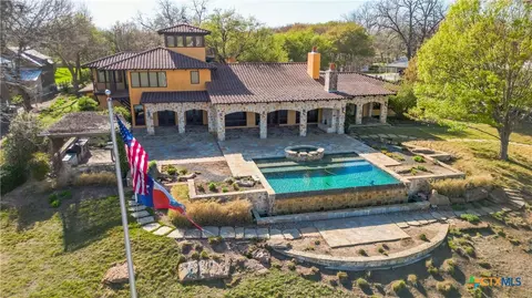 930 Lakeview Trl, Mcqueeney, TX 78123