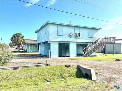 411 W Olive Ave, Port O'connor, TX 77982