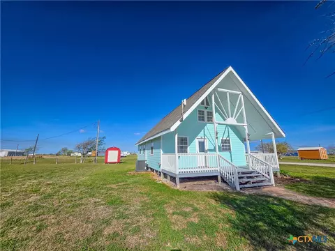 376 Haddock Dr, Palacios, TX 77465