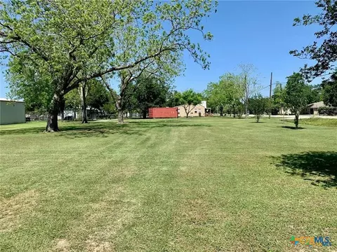 0 E Division St, Edna, TX 77957