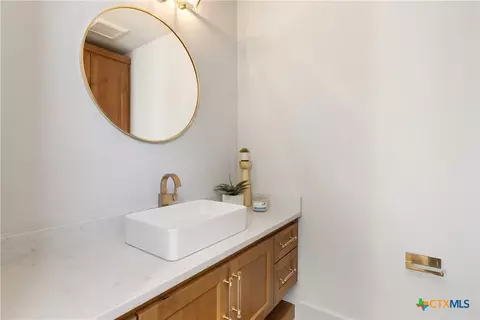 Bath - 175 Pointview Dr, Marble Falls, TX 78654 photo 4 of 4