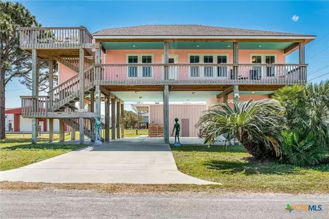 211 W Taylor Ave, Port O'connor, TX 77982