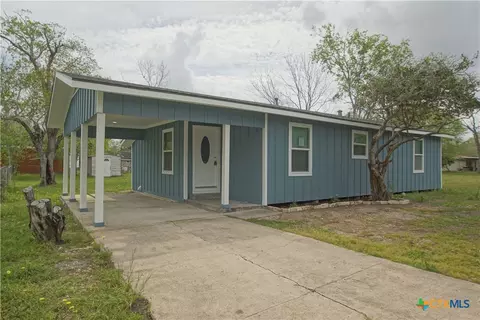 1106 Harvey Ln, Victoria, TX 77901