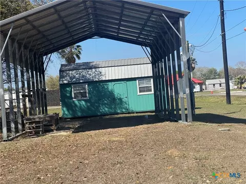202 W Cleveland Ave, Seadrift, TX 77983