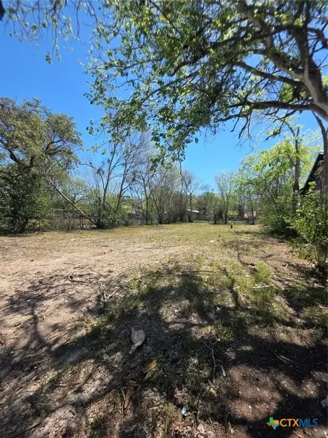 941 Matamoros St, Seguin, TX 78155