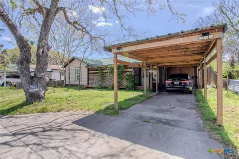 2203 E Trinity St, Victoria, TX 77901