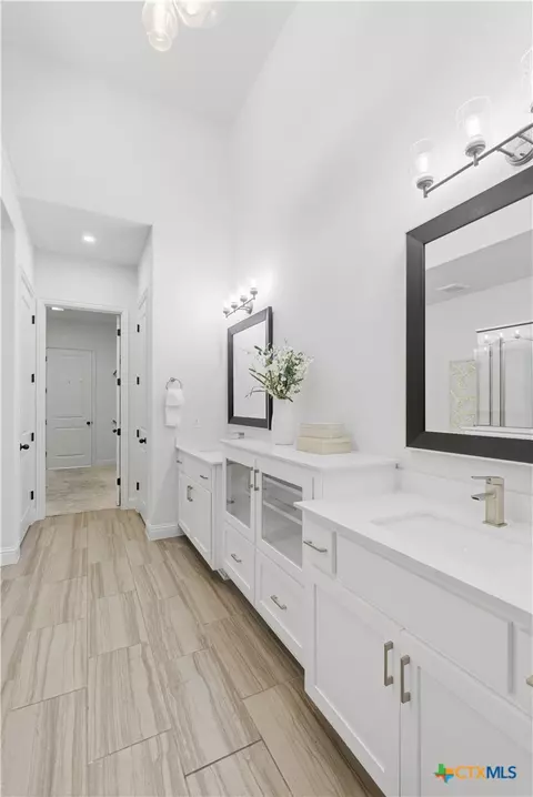Bath - 225 Diamondback Dr, Georgetown, TX 78628 photo 4 of 7